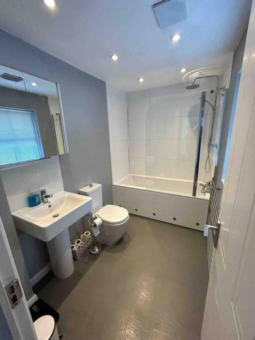 Home In Southsea With Hot Tub, Close To The Sea Portsmouth Zewnętrze zdjęcie
